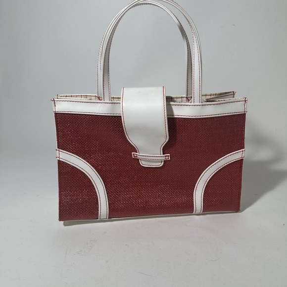 Red and White Structured Tote with Geometric Design - Picture 2 of 8